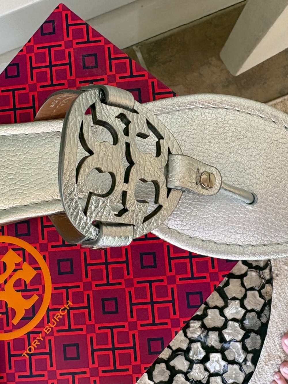 Tory Burch Miller Flats, Size 7.5 Women Tumbled Silver Metallic Leather - Picture 2 of 7